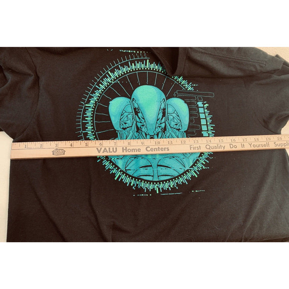 L Westworld Graphic Tee Shirt Turquoise Green Bright Graphic on Black 20" Chest - Picture 6 of 6